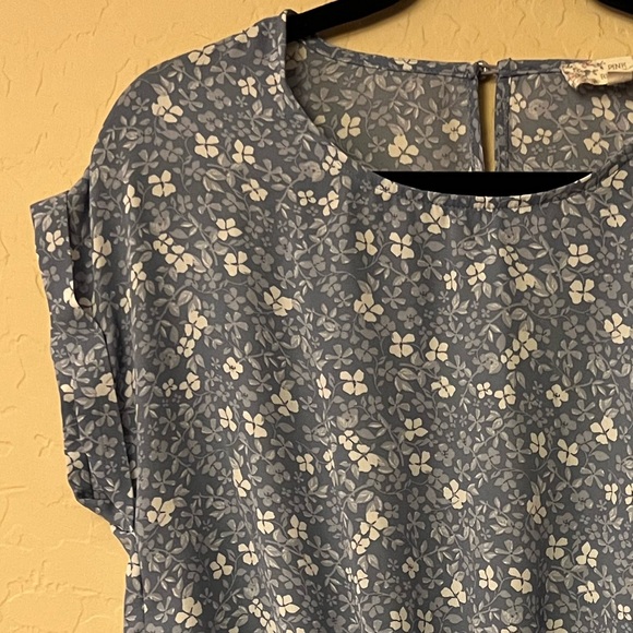 Pink Republic Light Blue/Periwinkle/White Delicate Floral Print Top - Picture 3 of 14